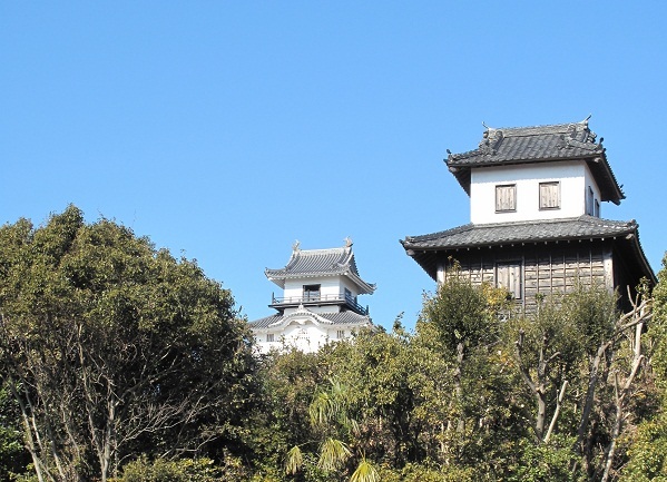 掛川城天守閣と太鼓櫓の写真