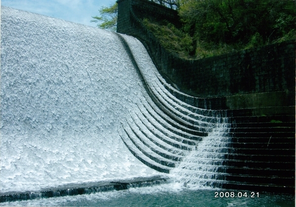 水がとても美しい大分県の白水ダム。正式には農業用堰堤。
