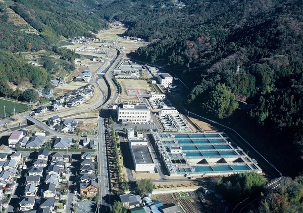 上空から見た相賀浄水場の写真