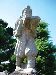 第二小学校に設置されている二宮金次郎像