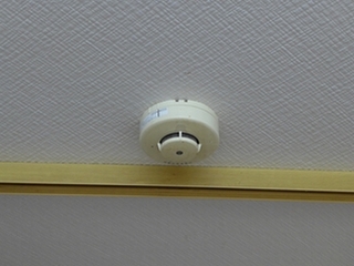 天井に取り付けられた住宅用火災警報器