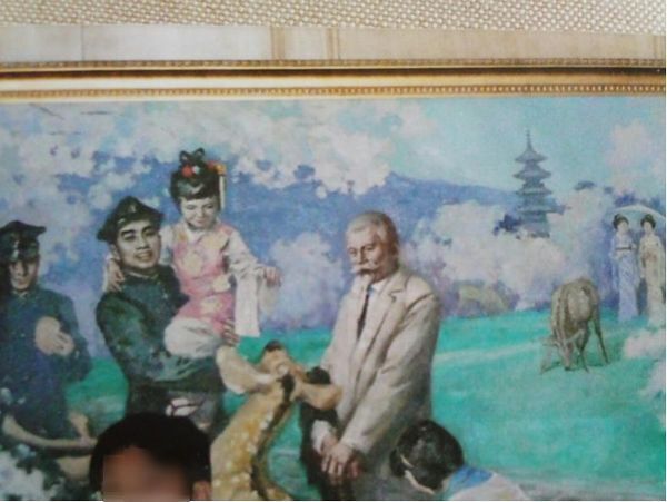 周恩来記念館にある松本先生と周恩来青年を描いた絵画の写真