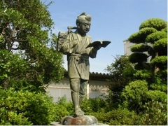 千浜小学校の二宮金次郎像