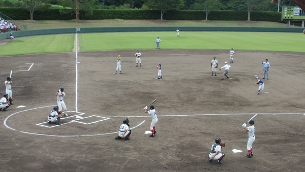 掛川球場での野球の様子の画像