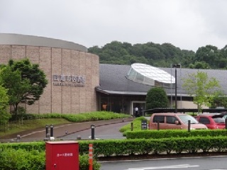 武雄市図書館の外観写真