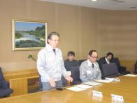 協定締結についての会議で発言する株式会社藤田鐵工所の社員の写真