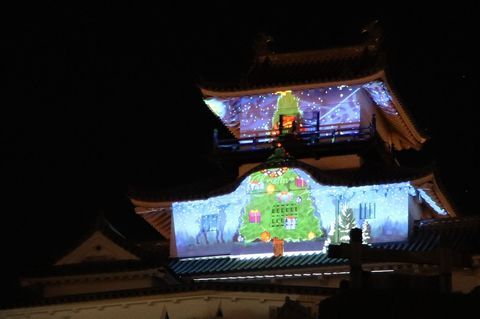 掛川城に映し出されたクリスマスツリー