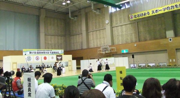 岐阜県恵那市で開催された国民体育大会での弓道競技の様子