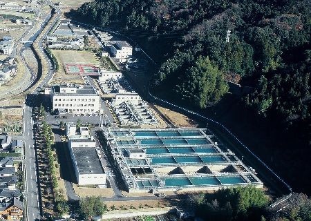 大井川広域水道企業団施設の浄水場の高空写真