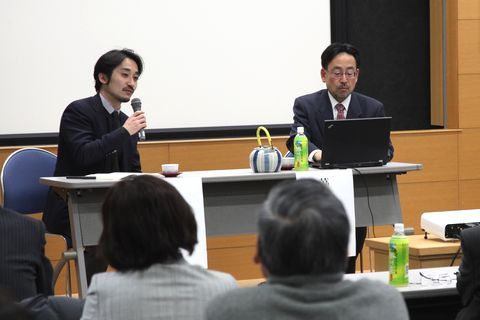 参加者と意見を深める東京大学の尾﨑さんと藻谷さんの写真