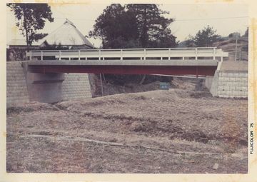 昭和50年２月に撮影された貝ヶ島橋橋梁の完成写真