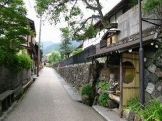 八幡城の東の城下町 柳町の古い町並み