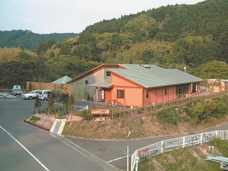 温泉館全景のようす