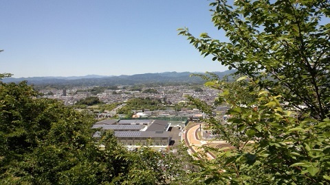 陣場峠から見下ろした麓のようす