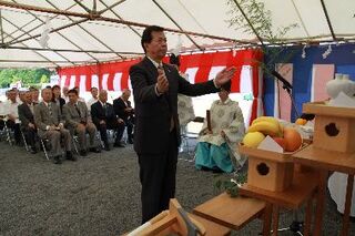 新しく建設するかけがわのぞみ保育園の安全祈願をしてる様子