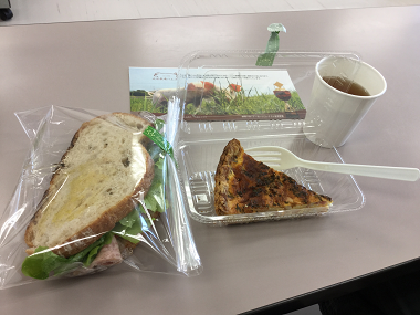 地元の食材を使ったサンドウィッチなど
