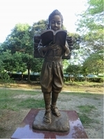 桜木小学校の二宮金次郎像
