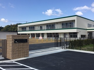 掛川あそび保育園（岡津）の正門前から撮影した写真