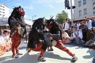 獅子舞かんからまちのようす