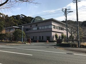 生物循環パビリオン正面側の外観写真