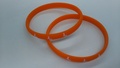 オレンジ色のリングが二つ重ねてある画像