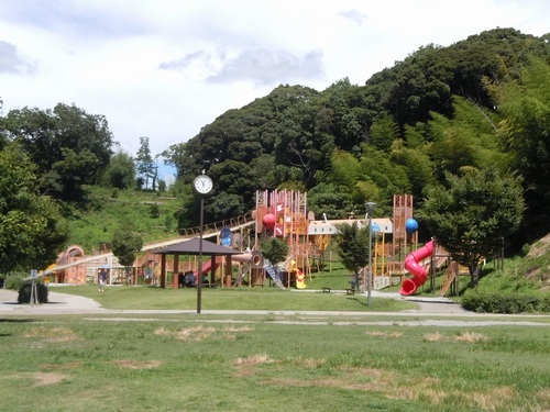 22世紀の丘公園の遊びの里コーナーの巨大遊具