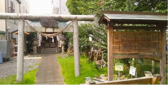 鳥居とお社の正面からの写真