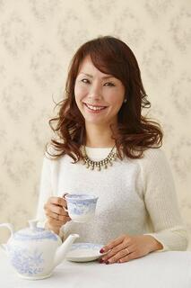 英国のお茶専門教育機関「U.Kティーアカデミー」の日本茶クラス担当講師スチュワード麻子さんの写真