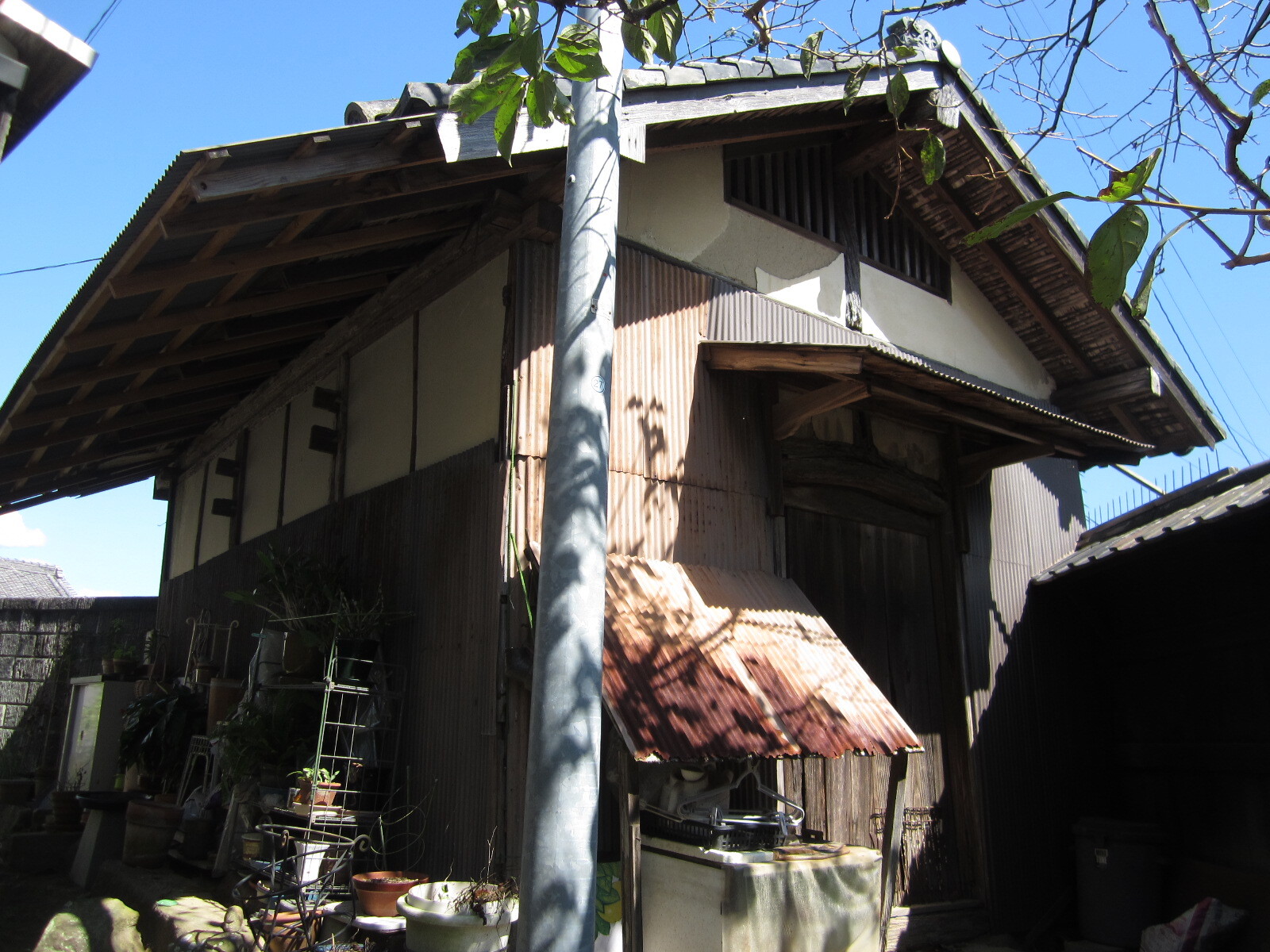 静岡県 鈴木家住宅瓦小屋 01 瓦小屋全景 南西から.JPG