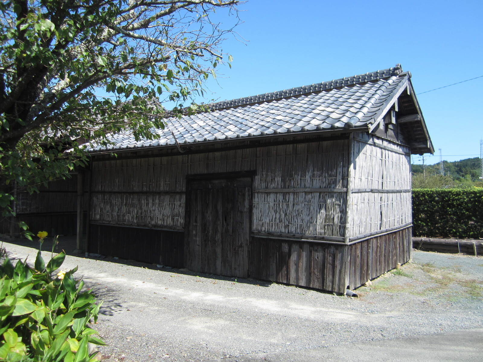 静岡県 鈴木家住宅南馬屋 01 南馬屋全景 南西から.JPG