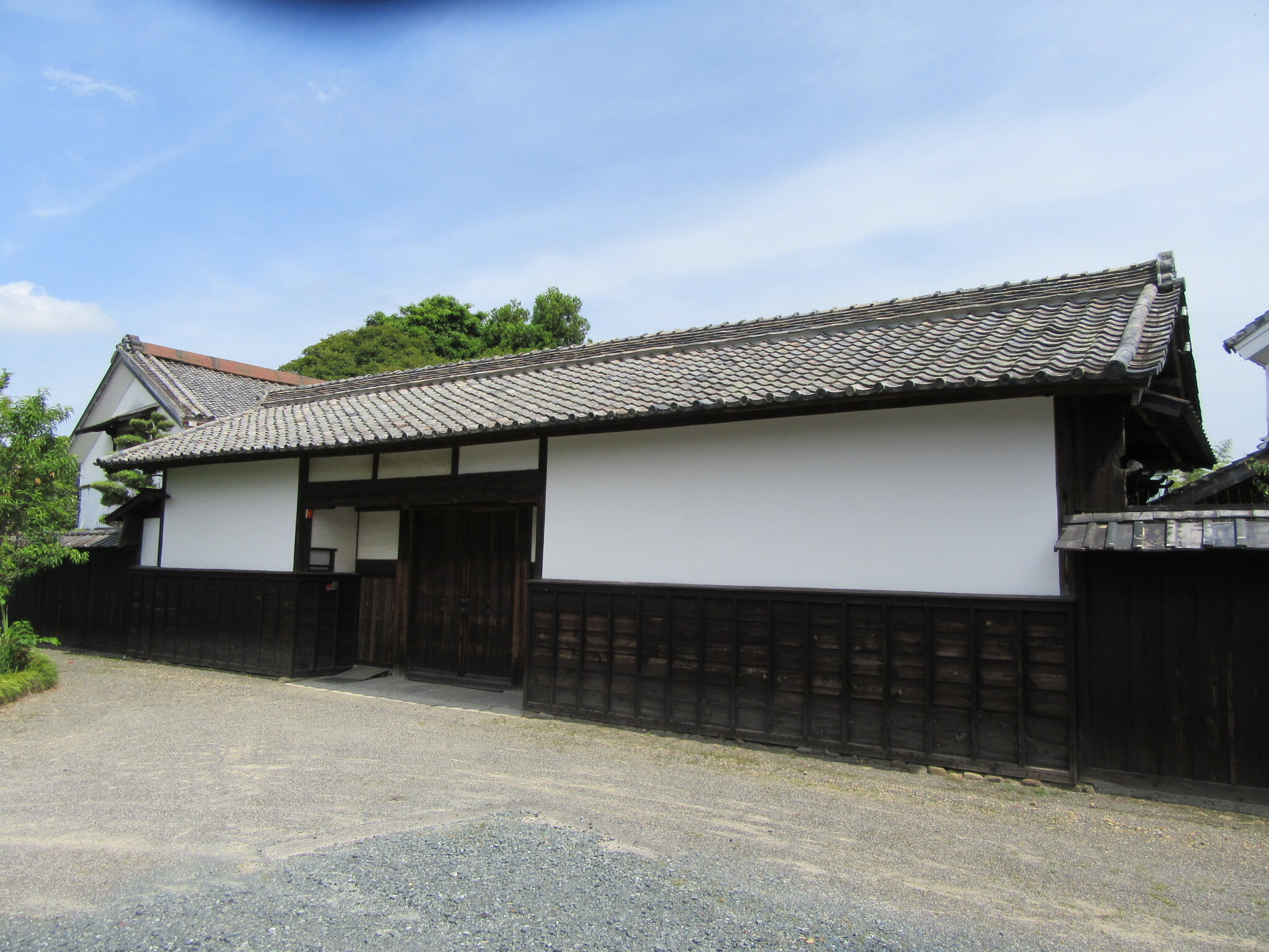 静岡県 鈴木家住宅長屋門 01 長屋門全景 南から.JPG