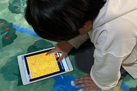 自宅から参加する小学生