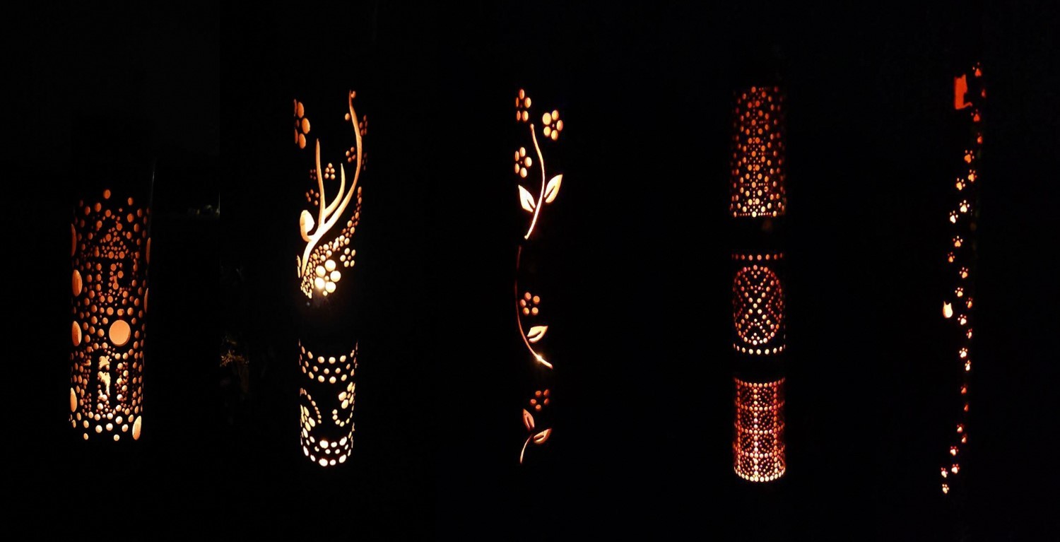 会場に飾られた竹灯籠