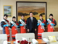 「第30代掛川茶PRレディ」の市長訪問の様子