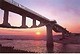 夕日の潮騒橋の写真