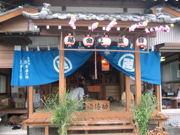 谷口堂地蔵尊を正面から見た様子