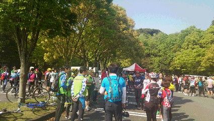 リレーが終わった後の和やかな会場の様子
