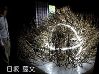 日坂地区藤文に置かれたアーティストの作品
