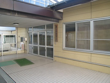 第一小地域生涯学習センターの出入り口の写真