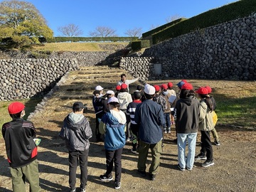 横須賀城跡の見学 (JPG 481KB)
