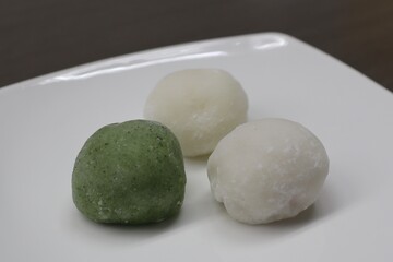 茶宝石（ちゃメラルド）