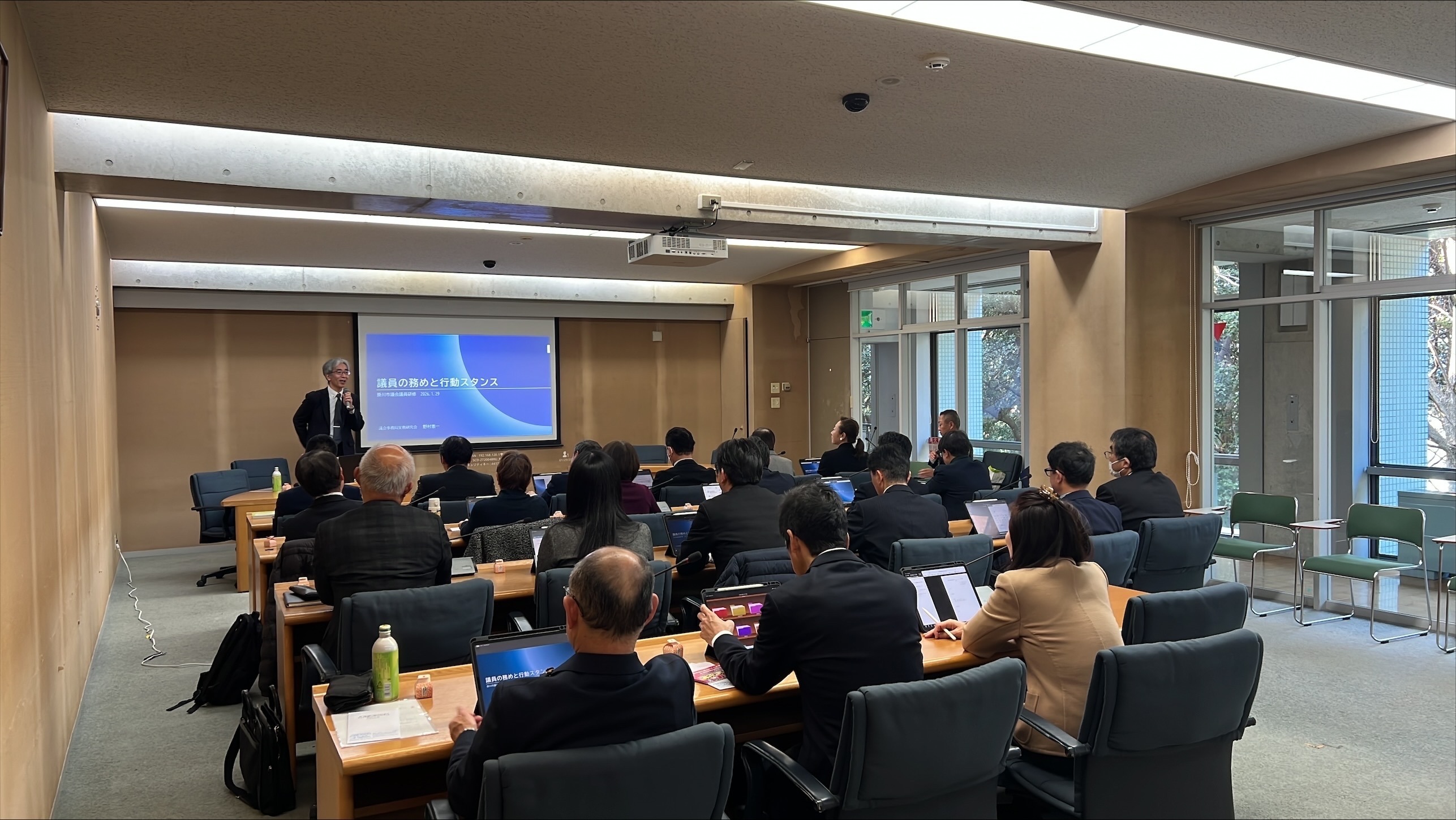 コンプライアンス研修 写真 (JPG 690KB)