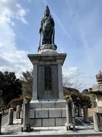 平和観世音立像