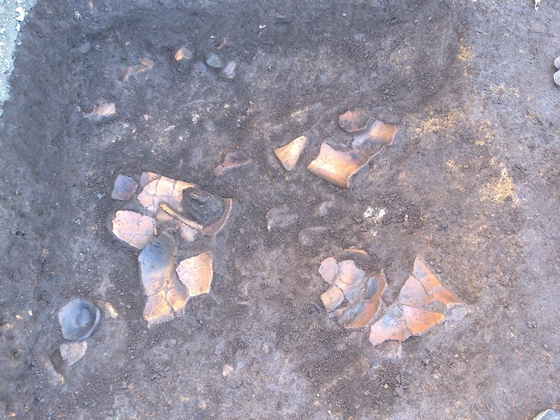 SB16土器出土状況メモ(東から).jpg