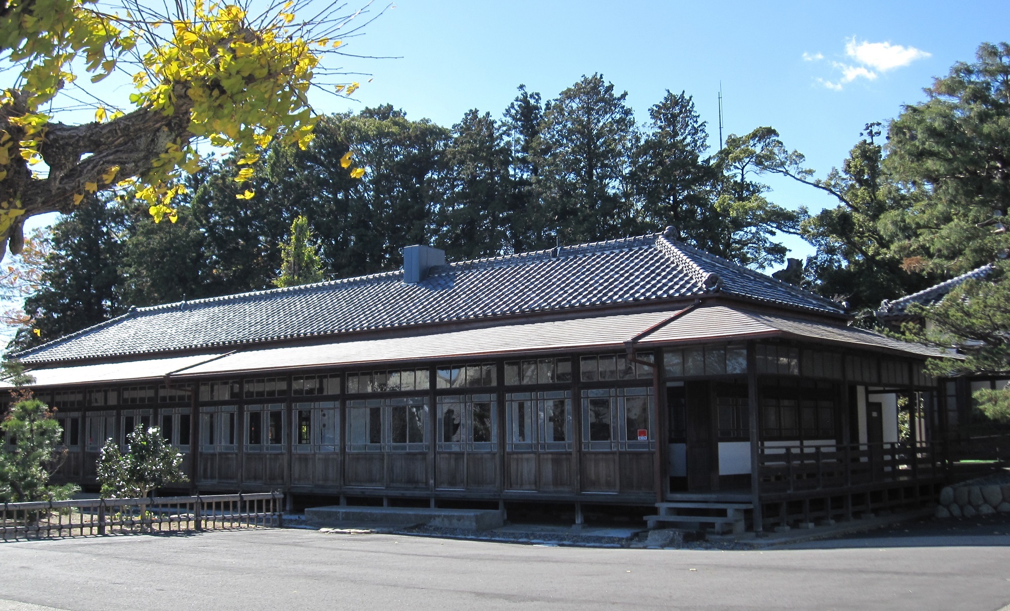 県 旧有栖川宮熾仁親王邸御座所(大日本報徳社仰徳記念館) (JPG 974KB)