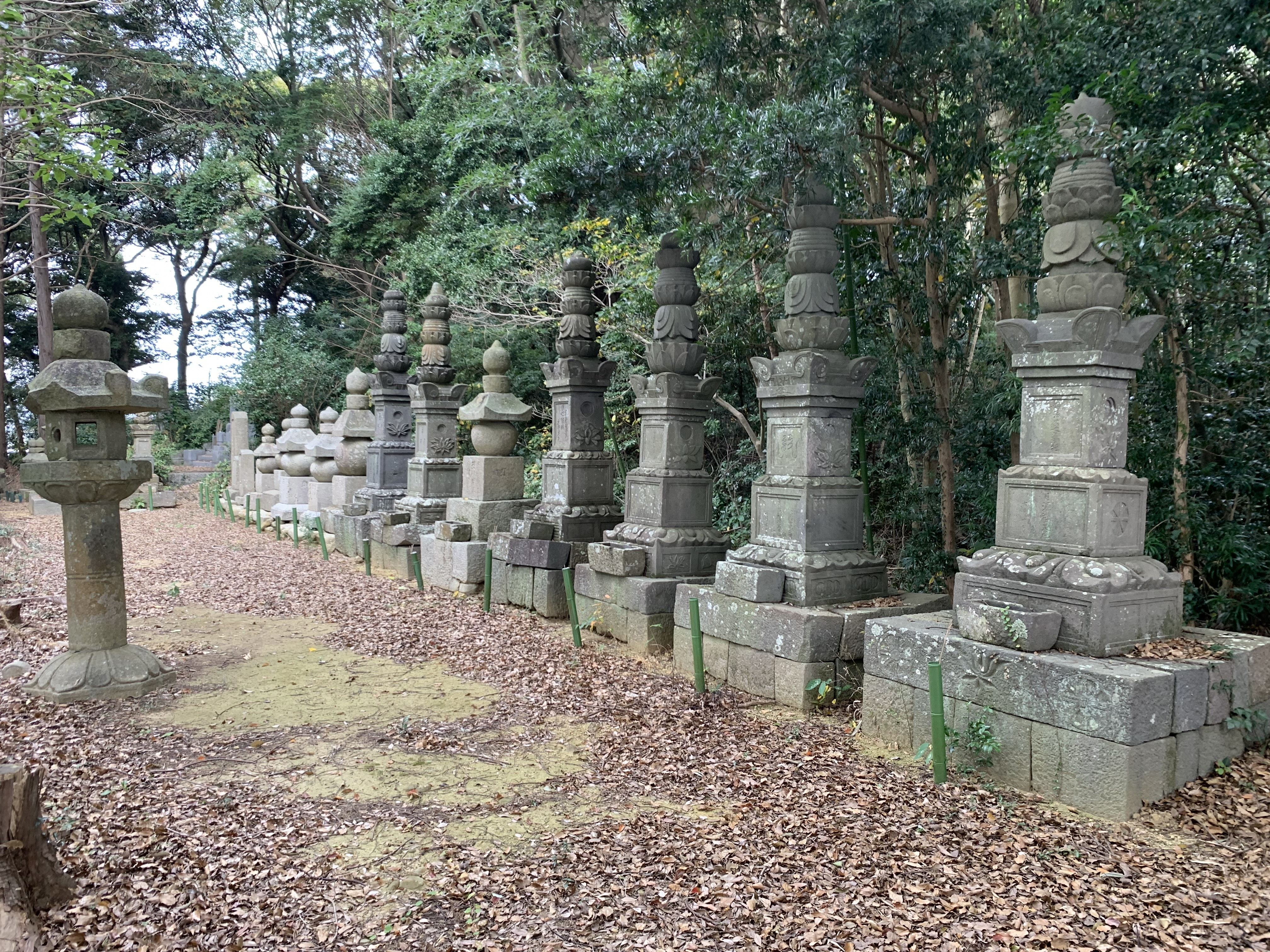 県 撰要寺墓塔群 (JPG 5.27MB)