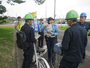 自転車街頭指導 様子1.JPG