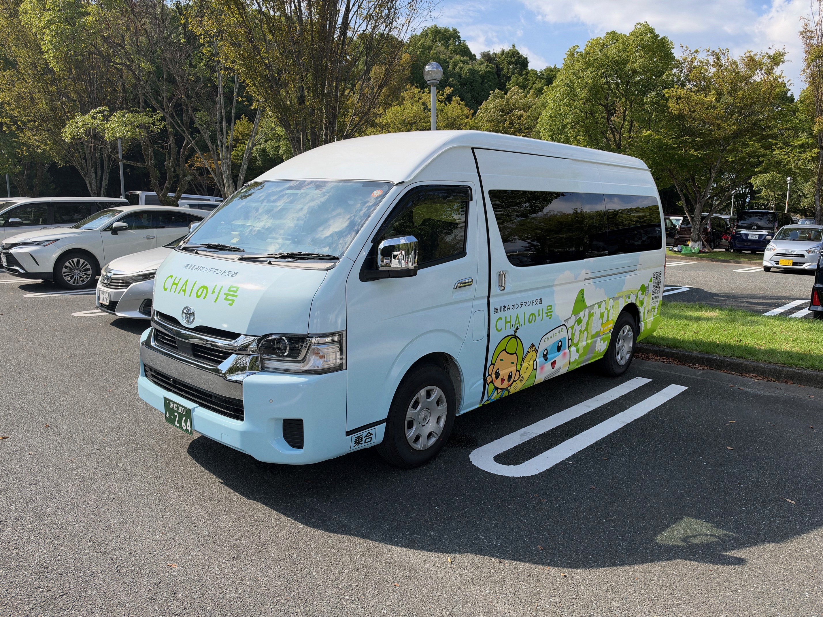 10人乗りワゴン車(ラッピング).jpeg