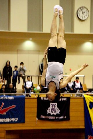 さんりーなで行われた第7回都道府県対抗トランポリン競技選手権大会での伊藤正樹選手の演技