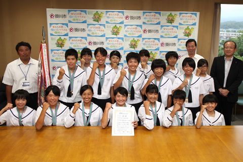 18年7月5日 10年ぶり3回目の全国大会へ 東中女子ソフト部が全力プレー誓う 掛川市 18年7月5日 10年ぶり3回目の全国大会へ 東中女子ソフト部が全力プレー誓う 掛川市
